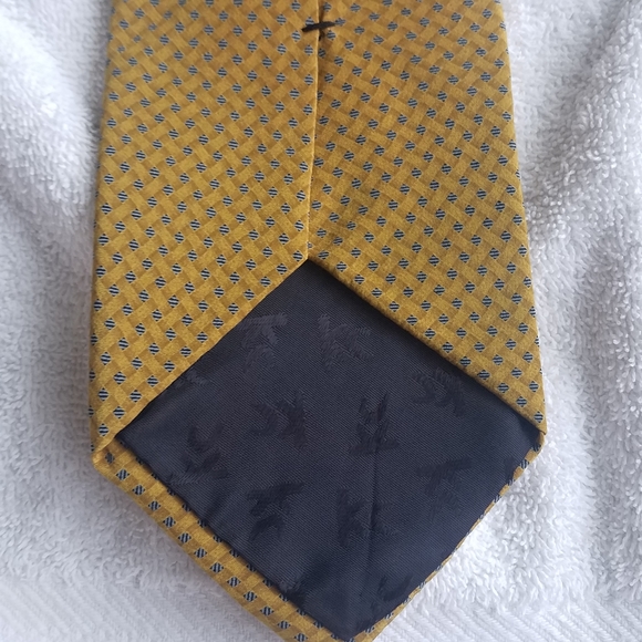 Kenneth Cole New York All Silk Necktie  / Suit Tie - Picture 10 of 13